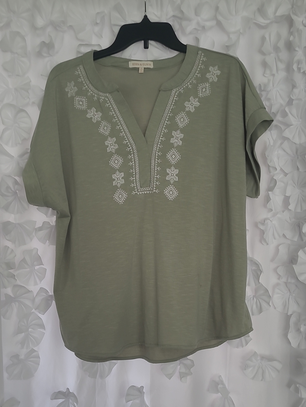 Eden & Olivia Sage Green Embroidered Split-Neck Tunic